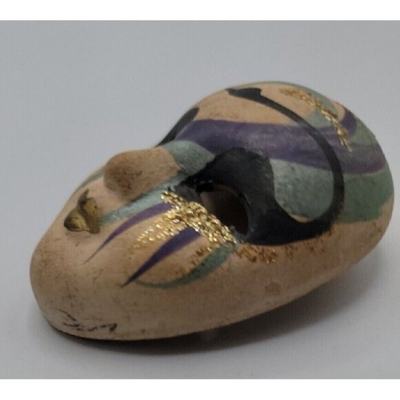 Vintage Volto Mask Brooch Pin Hand Painted Masquerade Mask Glitter Purple Eyes - Picture 7 of 7